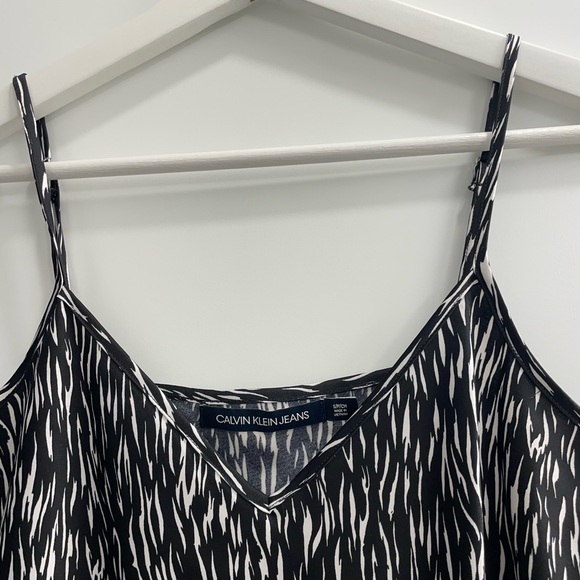 Mild length silky slip dress - Picture 4 of 6